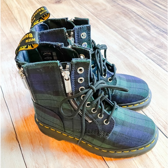 ⚡️DOC MARTENS PLAID ZIPPER BOOTS - Picture 1 of 7